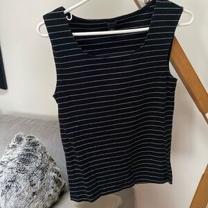 Scoop neck